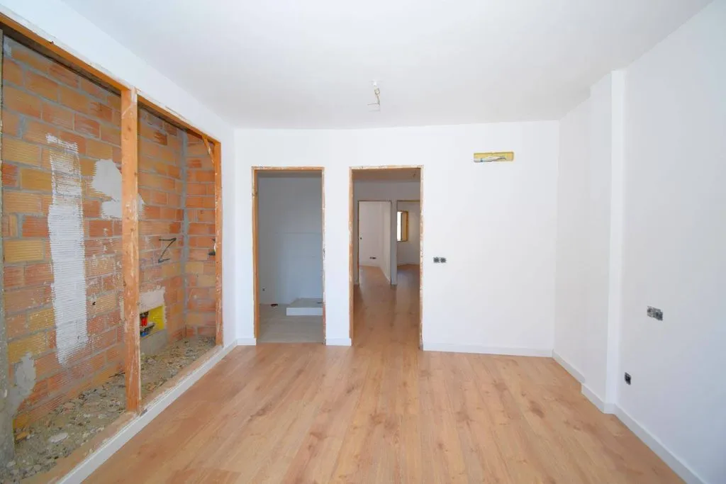 Pièces - Newly Built Townhouse with Parking in Caimari