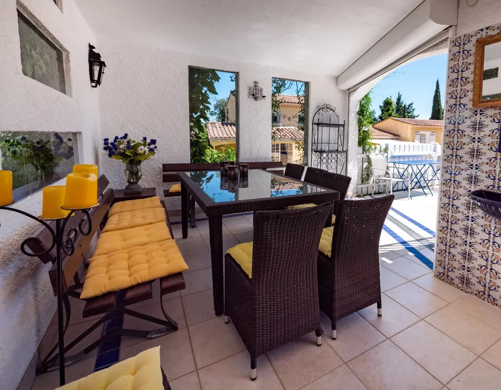 Terrasse - Maison avec Vue Montagnes et Piscine à Bédarieux