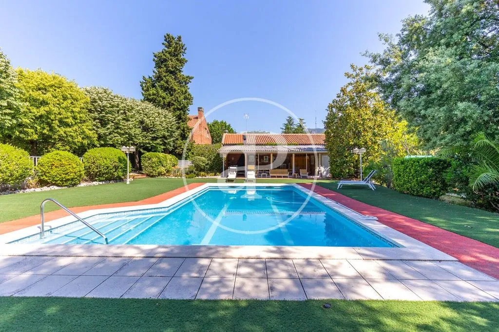 Bassein - Luxury Villa with Pool in Matadepera
