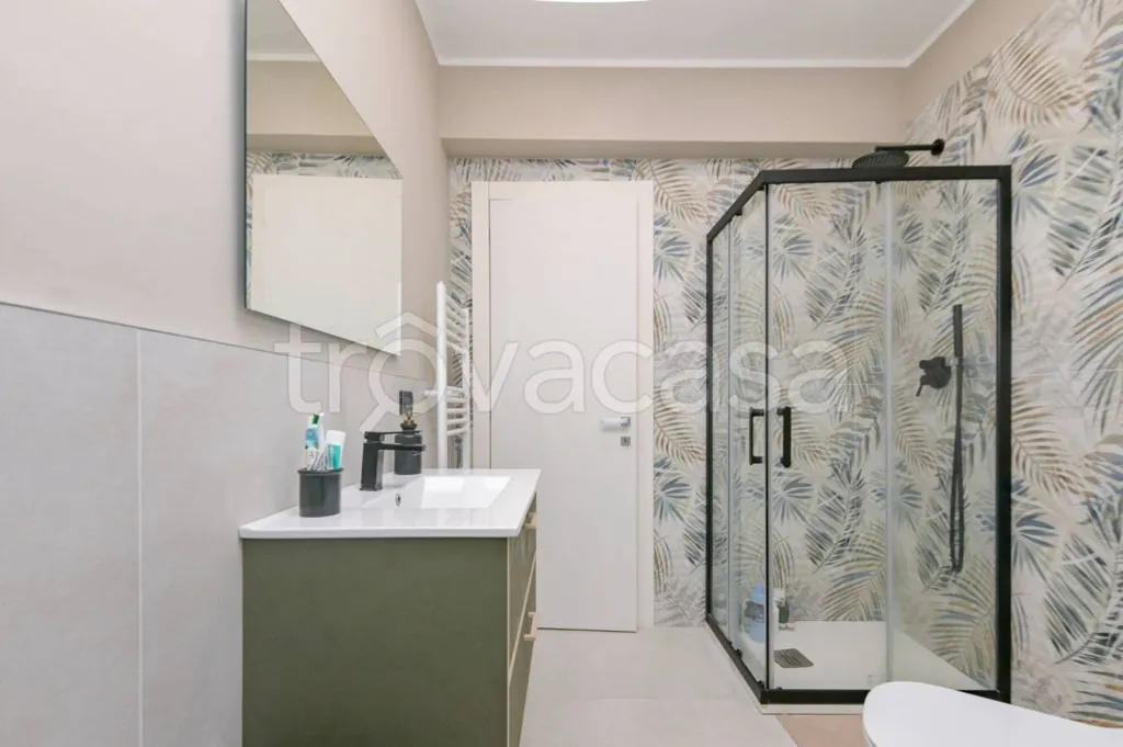 Salles de bain - Ground Floor Apartment with Balcony in Pino Torinese
