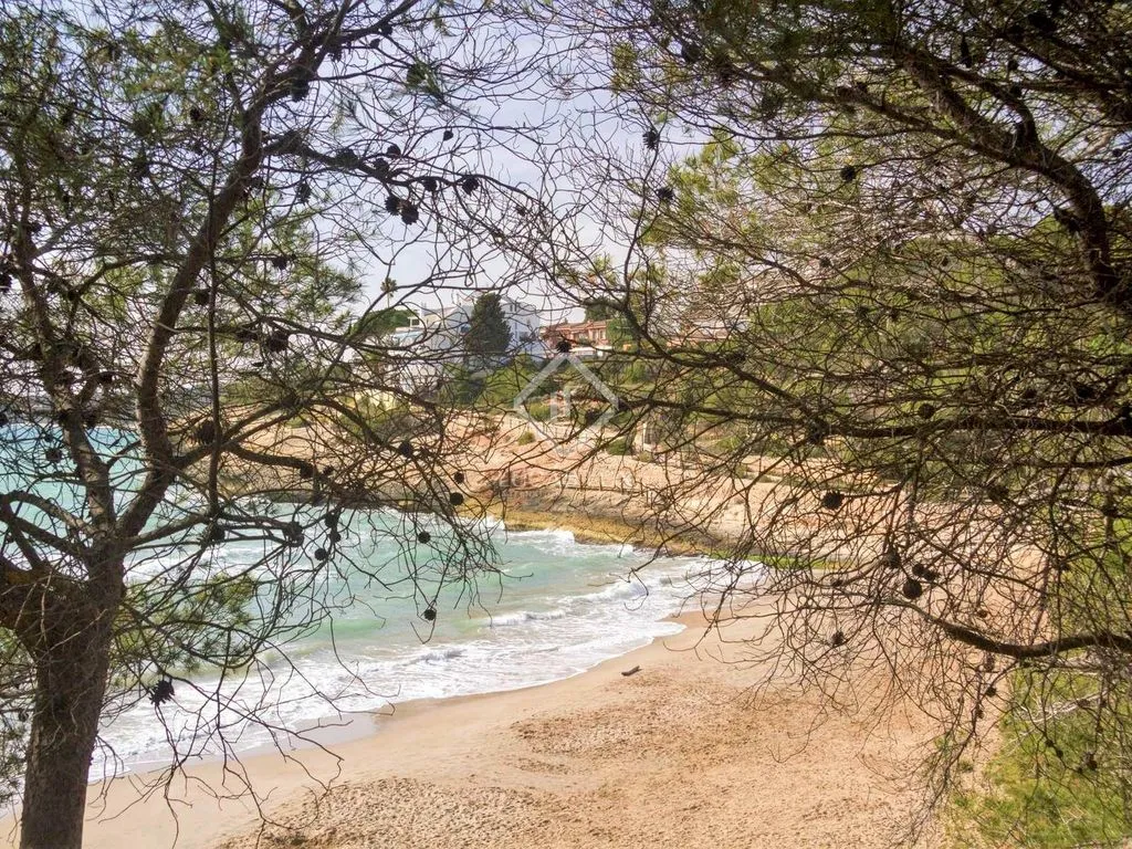 House with Sea View and Pool in Torredembarra