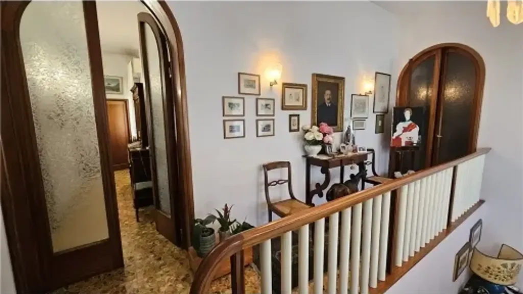 Esik - Triplex Villa with Garden in Empoli