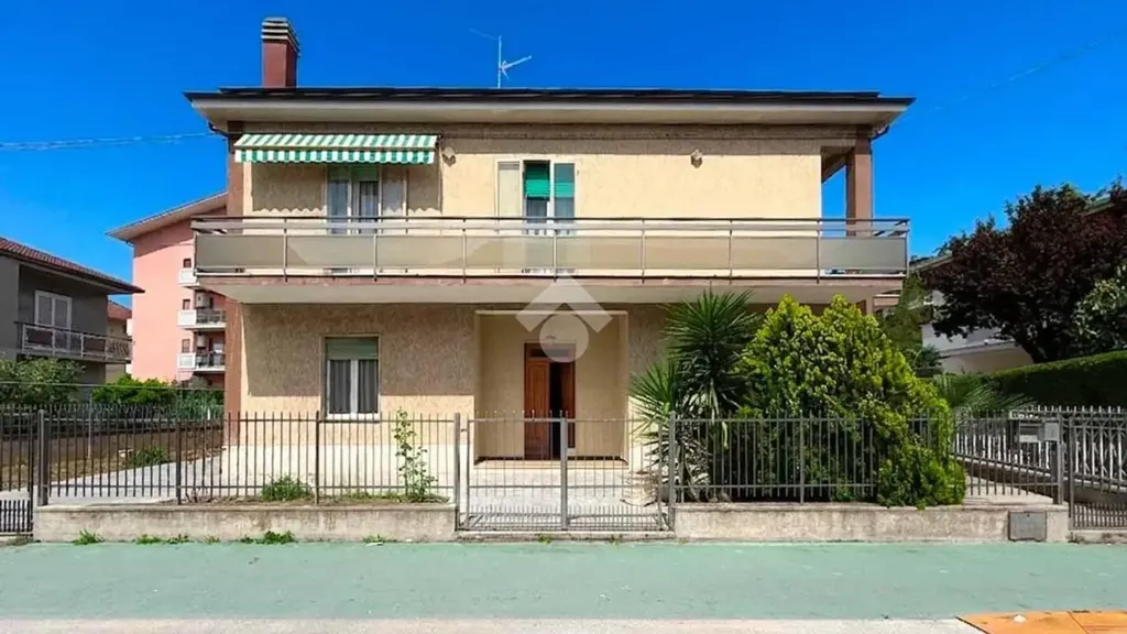 Esterno - Two-Level Villa with Garden in Sambuceto