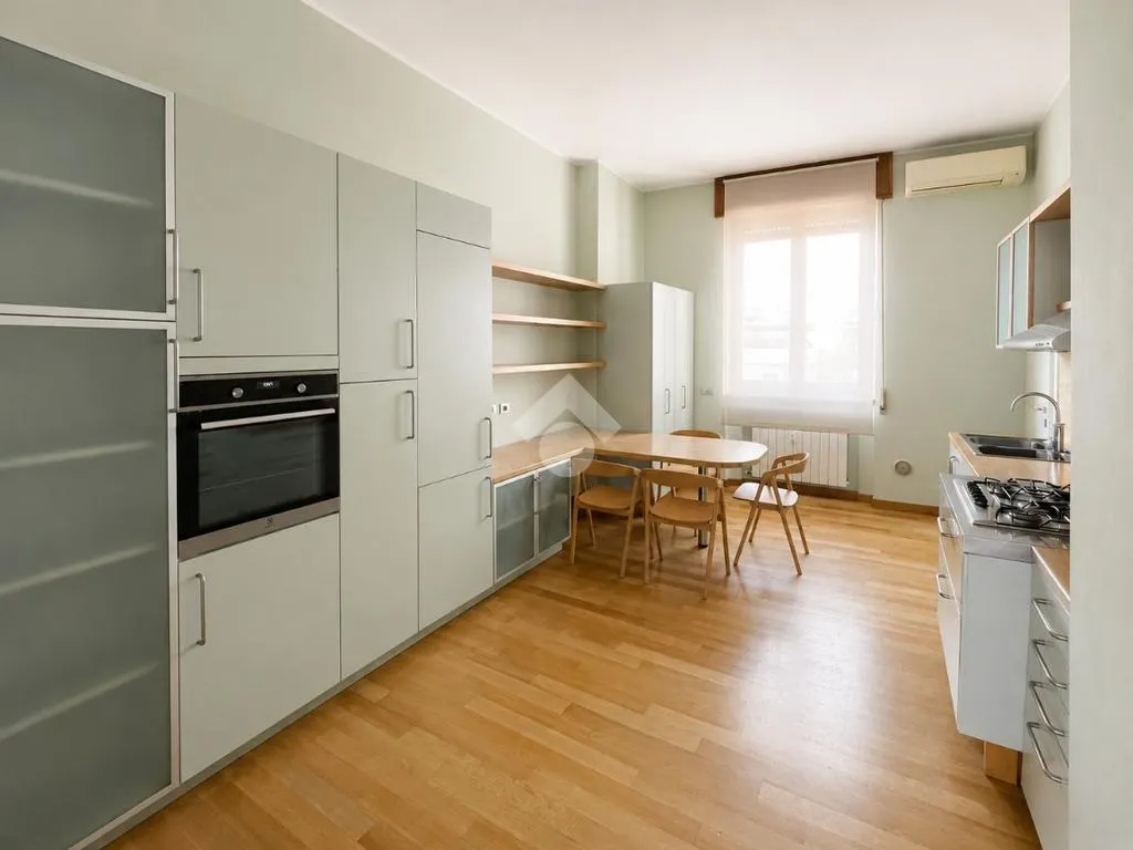Cucina - Spacious 4-Bedroom Apartment with Terrace in Milan