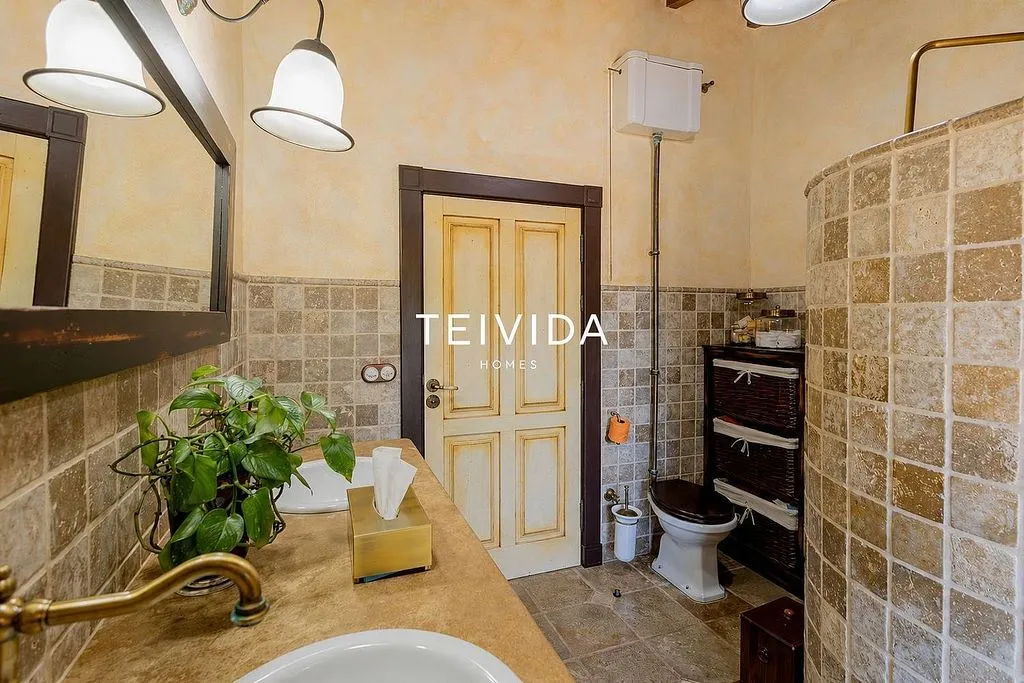 Bathrooms - Villa with Pool and Bodega in El Rosario