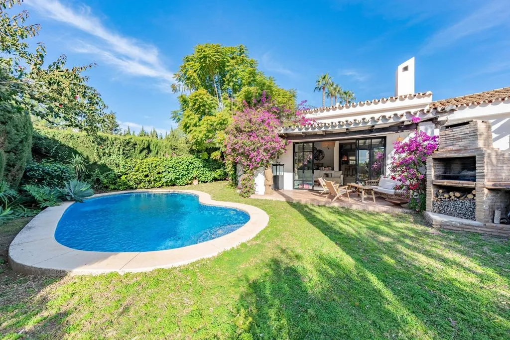 Pool - Renovated Villa with Pool in Atalaya, Estepona