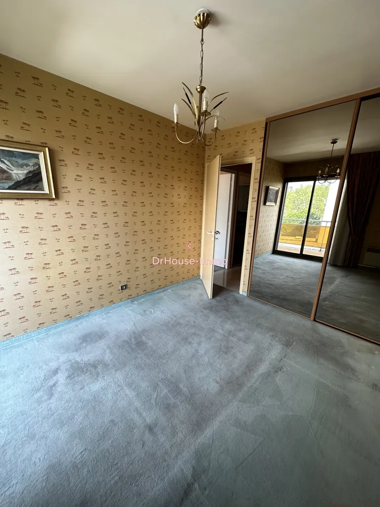 Bedrooms - Apartment with Balcony and Terrace in Central Location