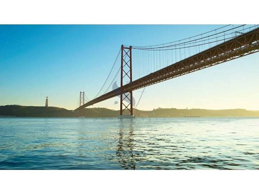 Luxury Flat with Rooftop Pool in Lisbon