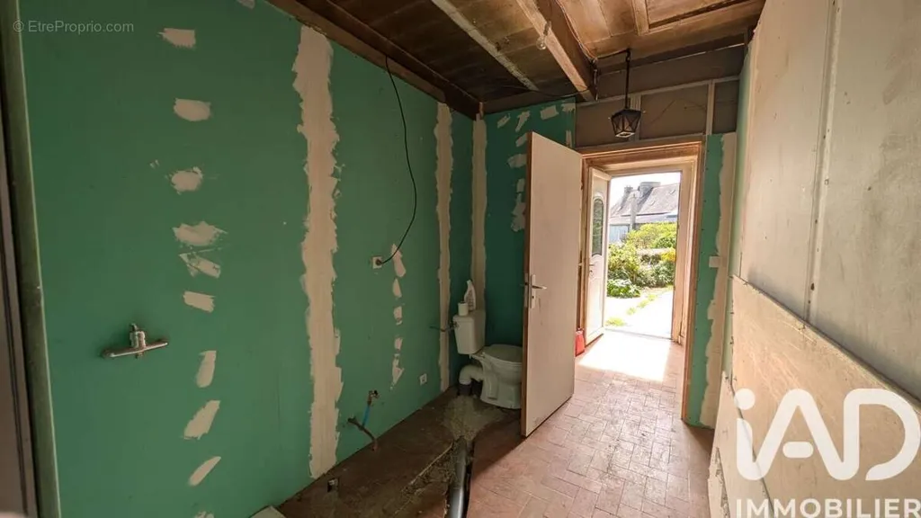 hallway_entrance