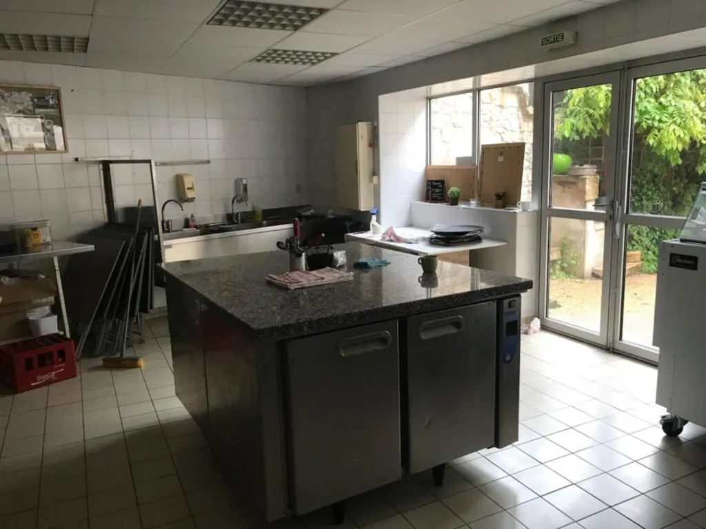 Köök - Multi-Unit Building with Commercial Space in La Clayette