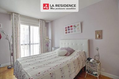 Chambres - Appartement 3 Pièces avec Balcon à Chambourcy