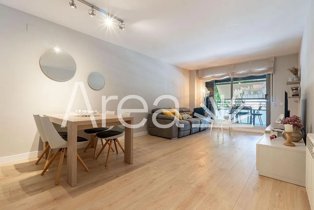 Apartment with Terrace in Parc Central, Mataró
