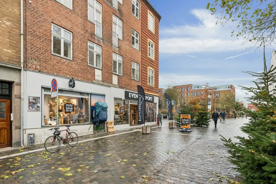 Commercial Unit with High Footfall in Aalborg