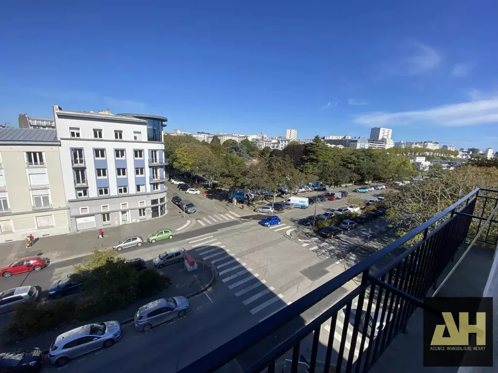 Rõdu - Charming Flat with Balcony in Brest