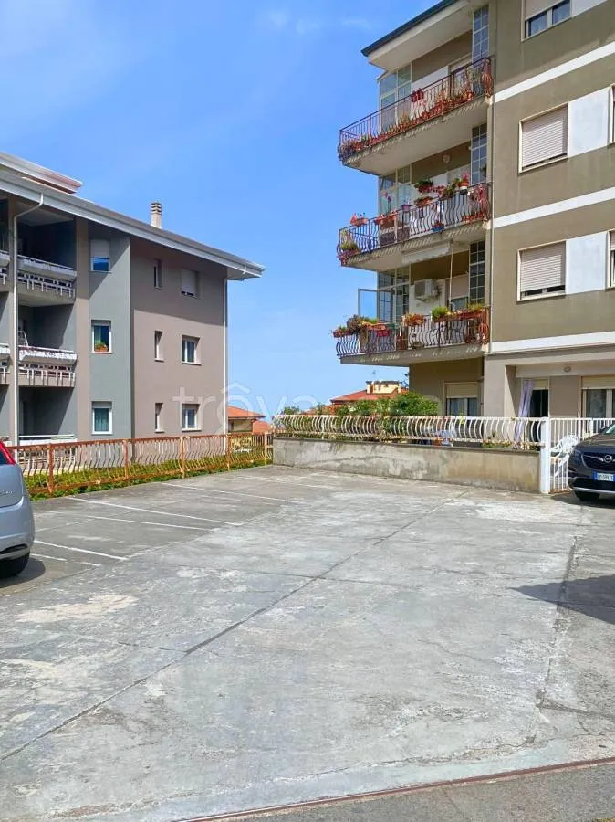 Välivaade - Mansarded Attico with Open City View in Vibo Valentia