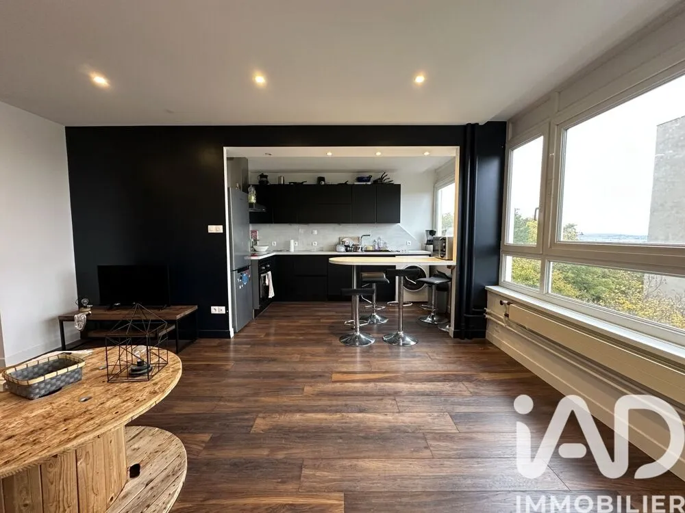 Séjour - Appartement Meublé 5 Pièces avec Ascenseur à Nancy