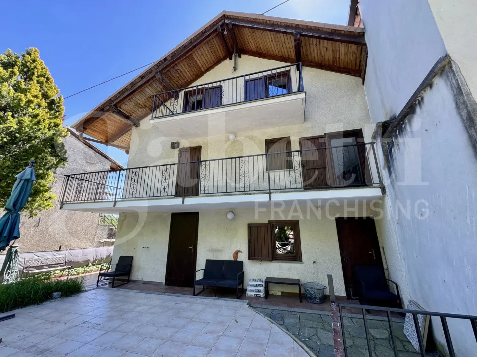 Exterior - Rustic House with Garden in Giaveno