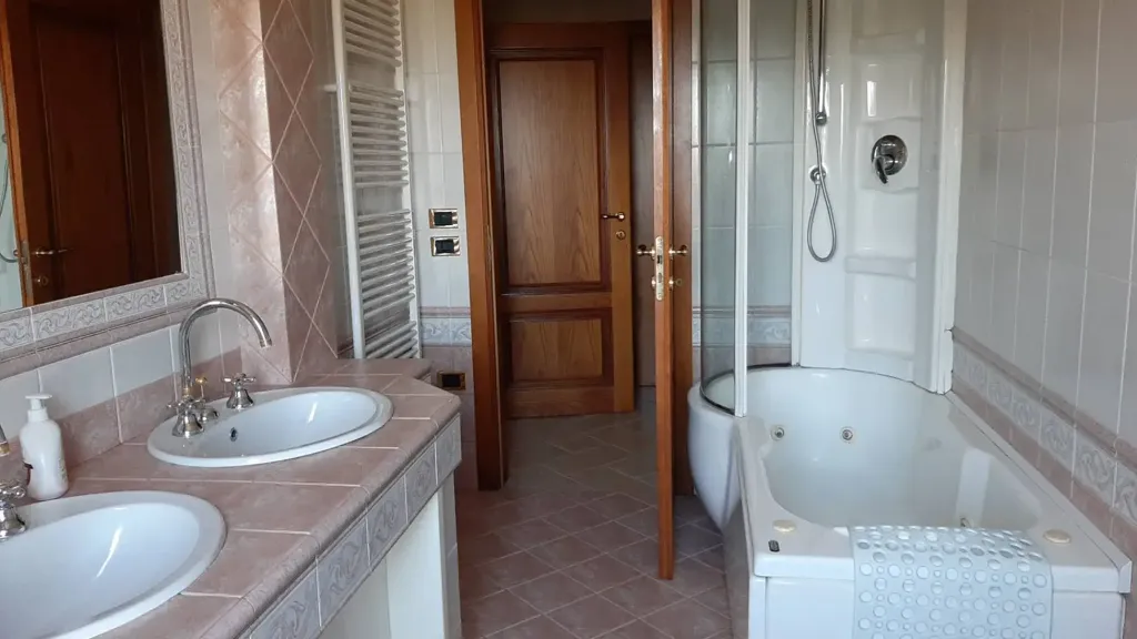 Vannitoad - Colonial House with Panoramic View in Carignano