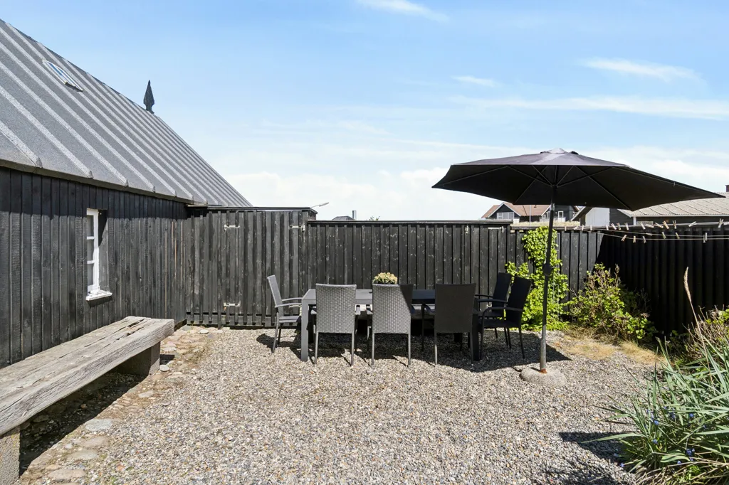 Jardin - Conservation-Grade Lighthouse Farmhouse on West Coast