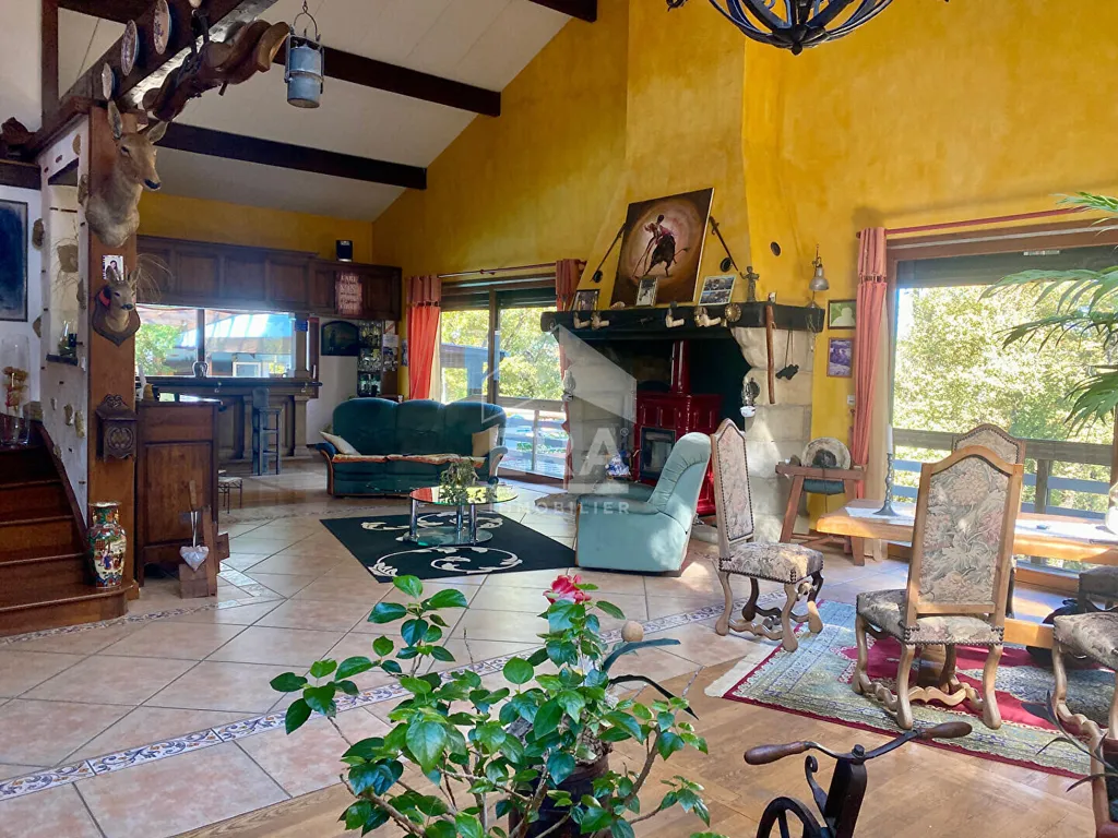 Elutuba - Traditional House with Pool in Pimbo
