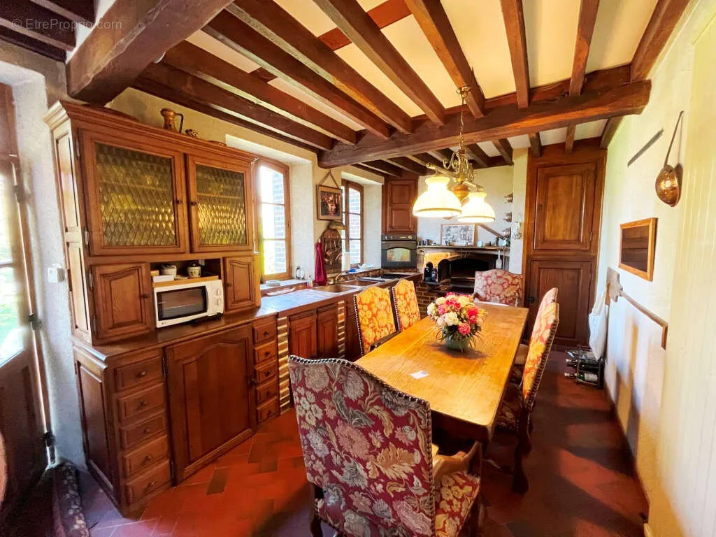 Söögituba - Charming Two-Home Property with Garden in Sens