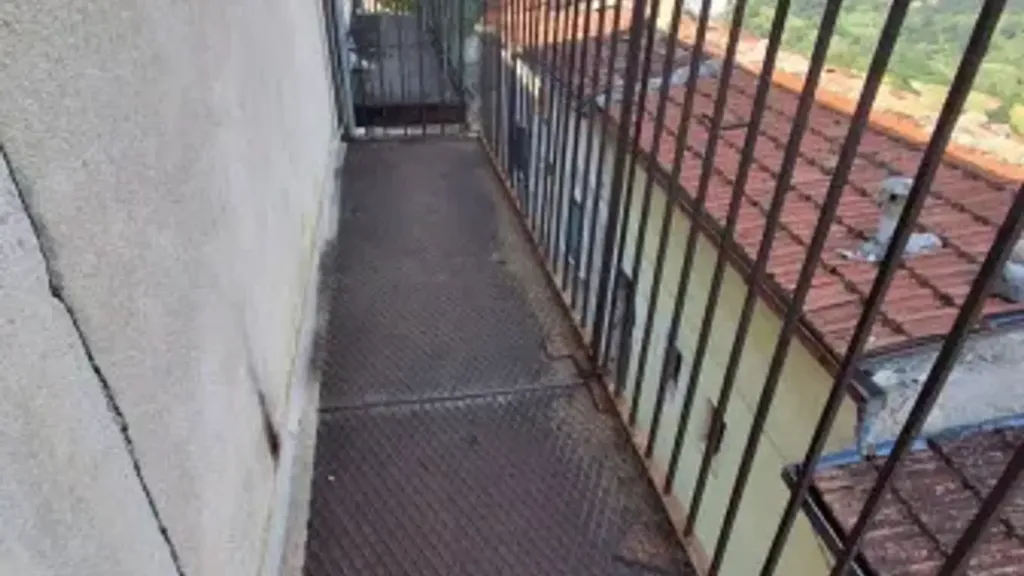Aed - Rustic Terraced House with Balcony in Scontrone