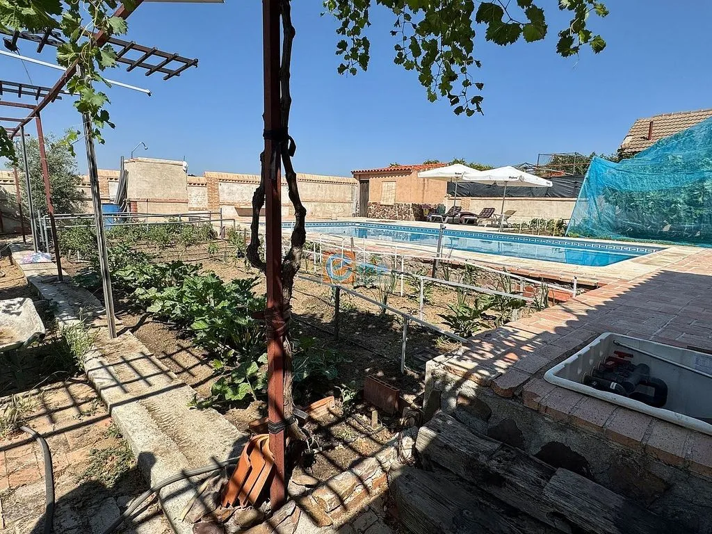 Piscine - Chalet with Pool and Terraces in Palomeque