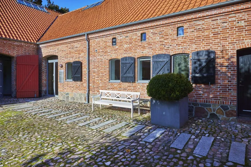 Jardin - Multi-Use Business Premises in Bredal