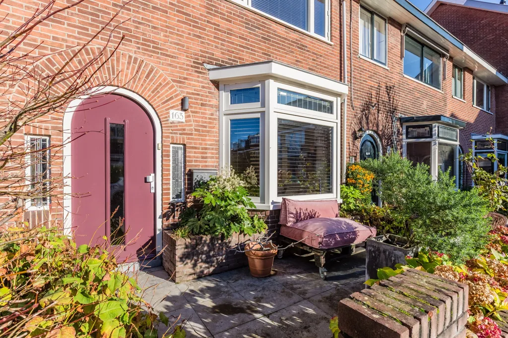 Välivaade - 1930s Semi-detached House with Garden in Haarlem