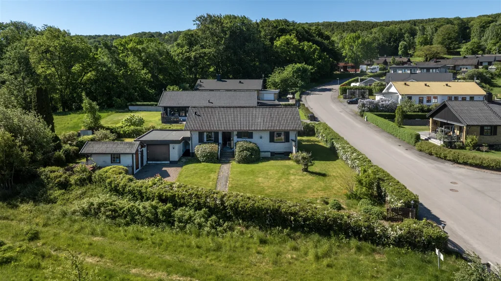 Õhuvaade - One-Storey Villa with Large Corner Plot in Hasslöv