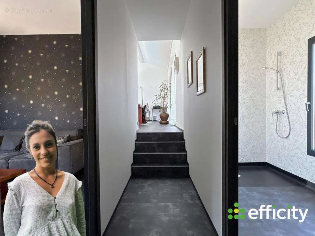 Entrée - Villa Contemporaine avec Piscine à Montbrison