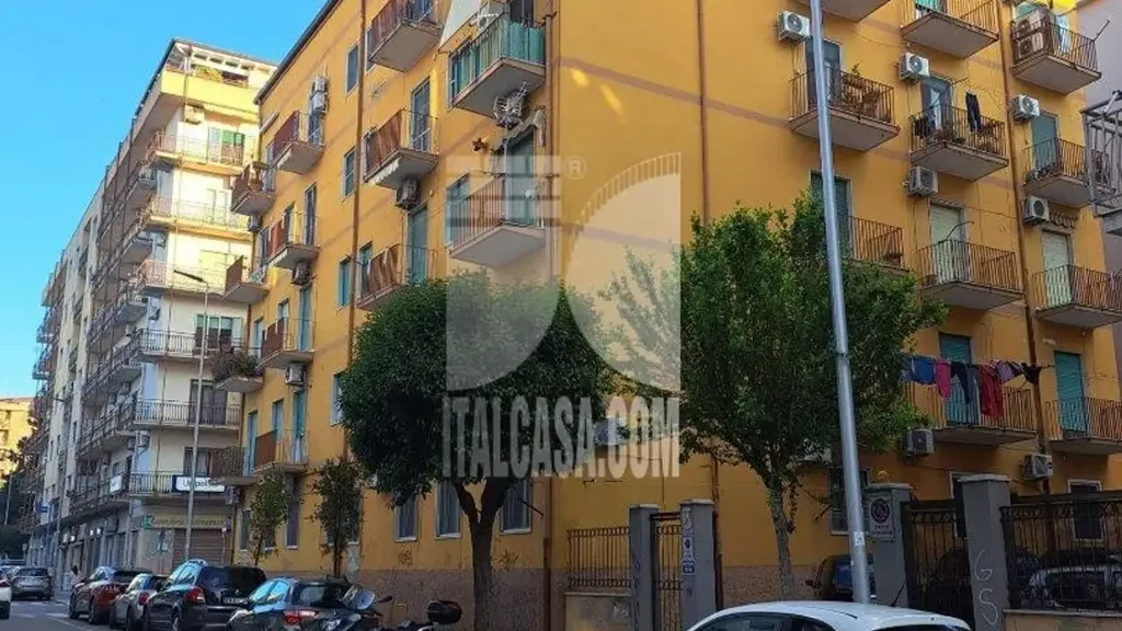 Extérieur - Rearfacing Apartment with Balconies in Crotone