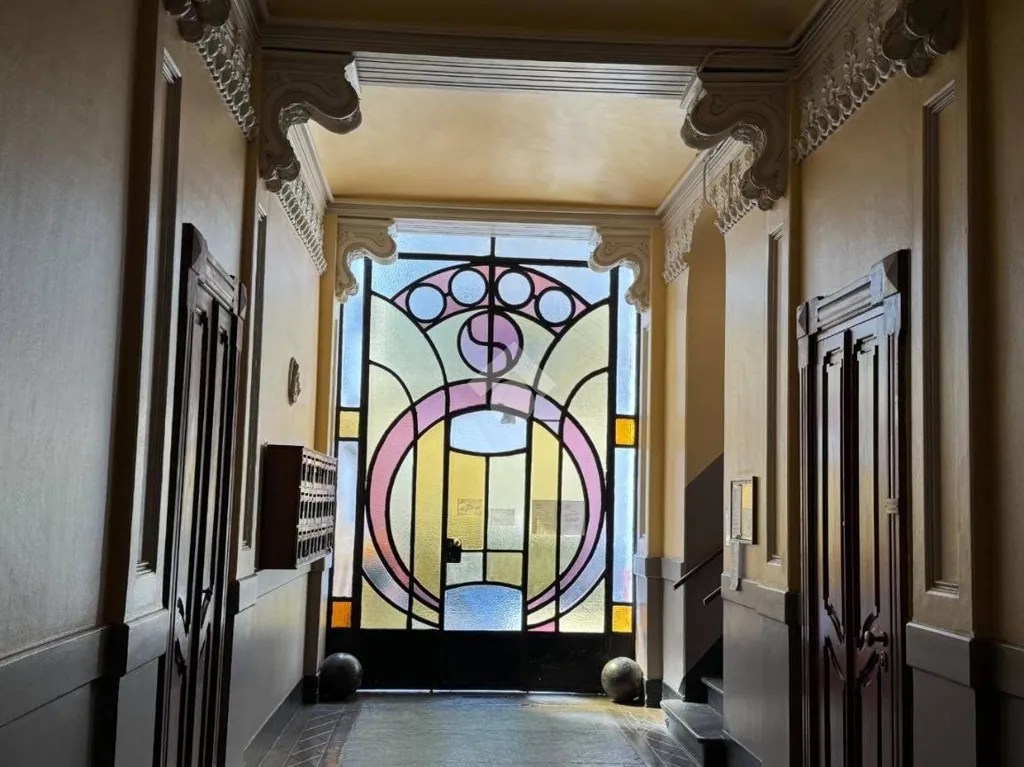 Entrée - Liberty Style Flat with Ascender in Turin