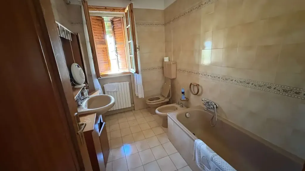 Bathrooms - Bifamiliar Villa with Private Garden in Formignana