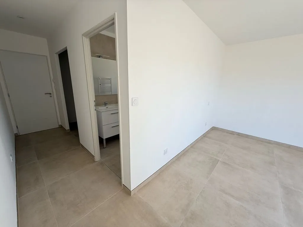 Pièces - Contemporary House with Pool Potential in Sérignan