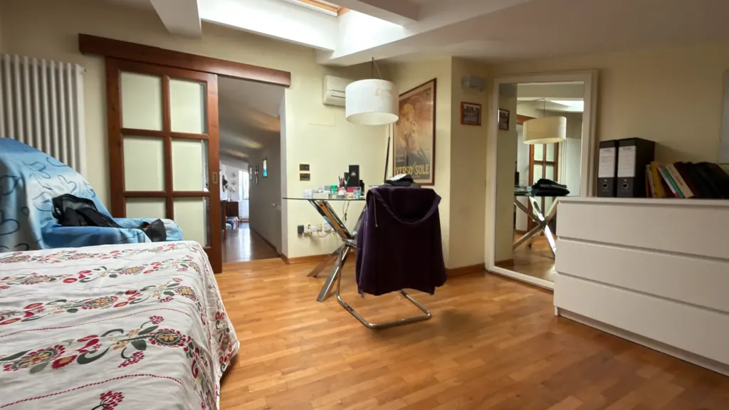 Camere da letto - Appartamento con terrazza e mansarda a Firenze