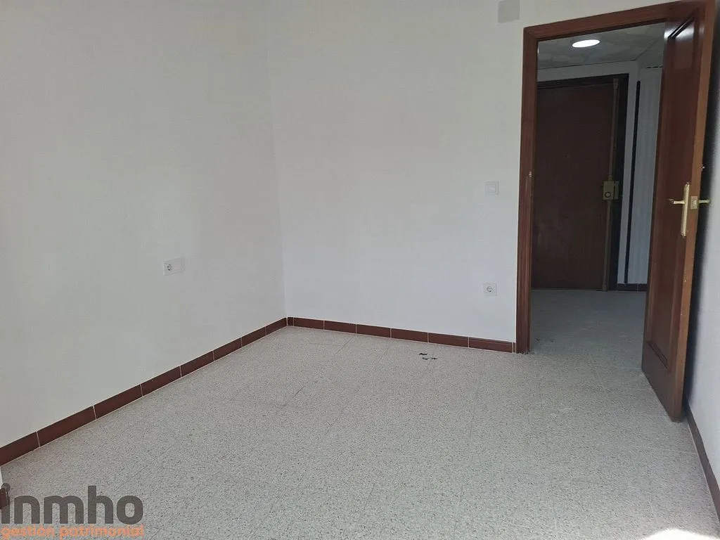 Stanze - Semi-Ammoblled Flat with Terrace in Oliva