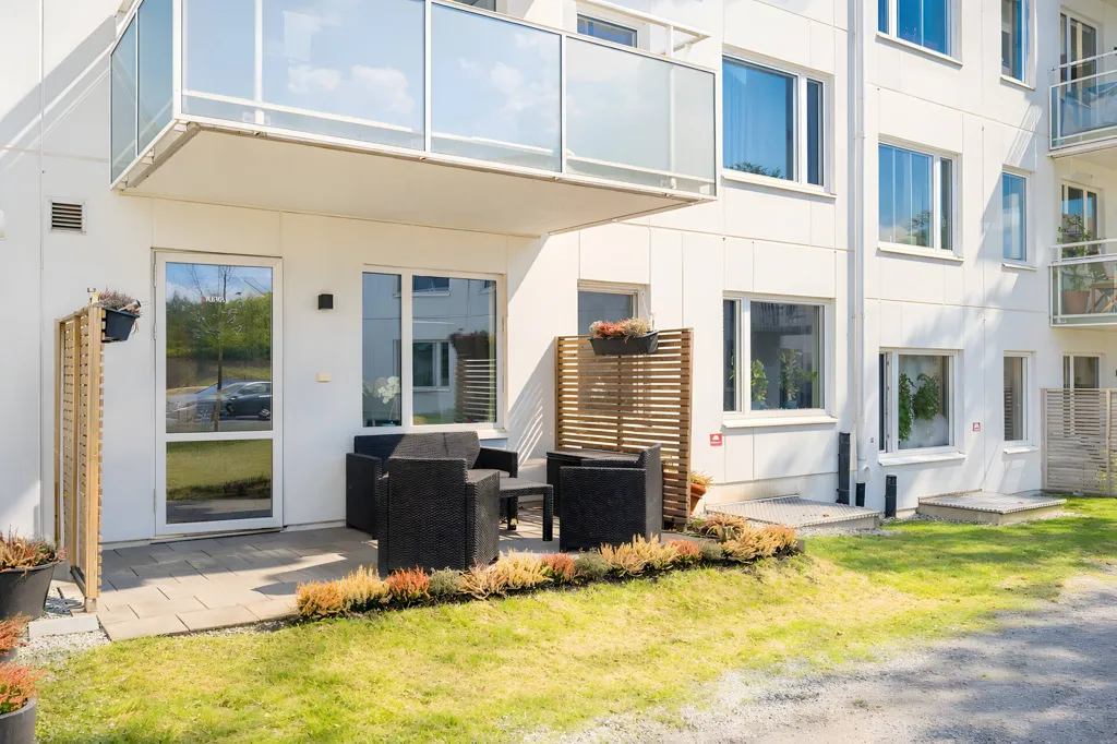 Balcon - Modern Flat with Garden in Norrboda