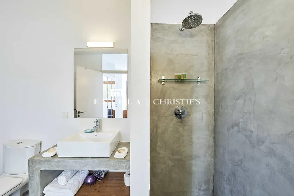 Salles de bain - Contemporary Villa with Pool in Es Cubells