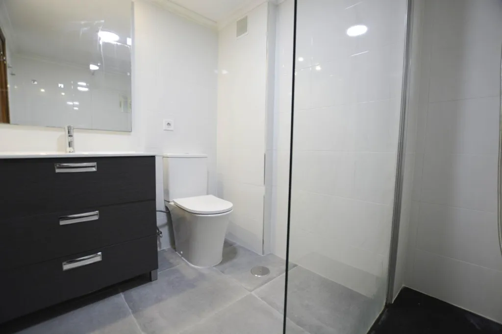 Vannitoad - Three-Bedroom Flat with Balcony in Ventanielles