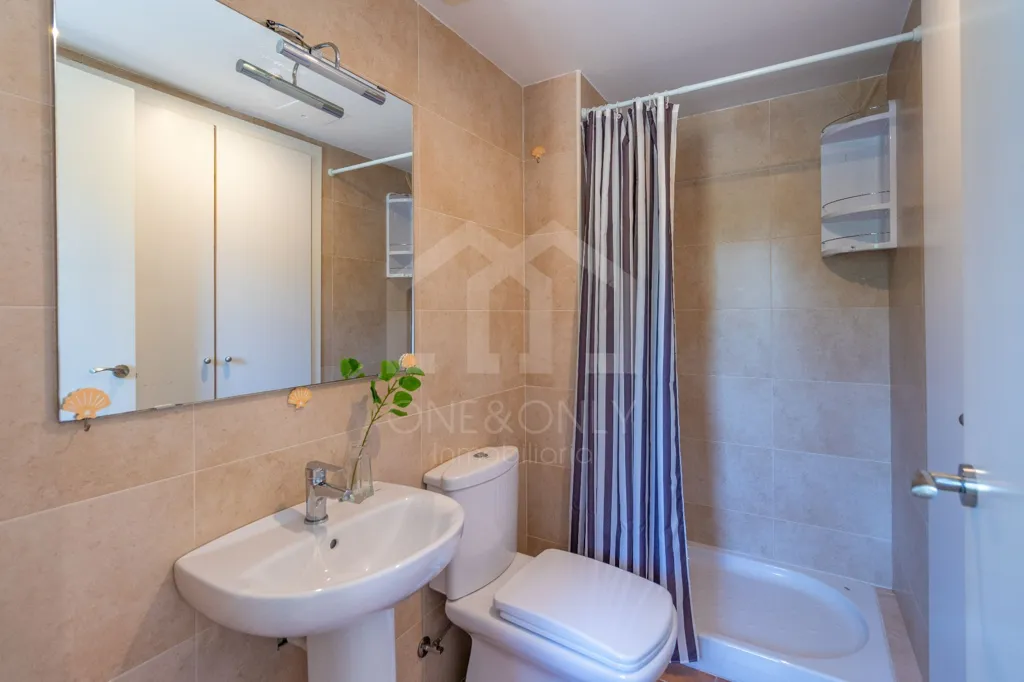 Salles de bain - Duplex with Pool View in El Casalot-Bonmort