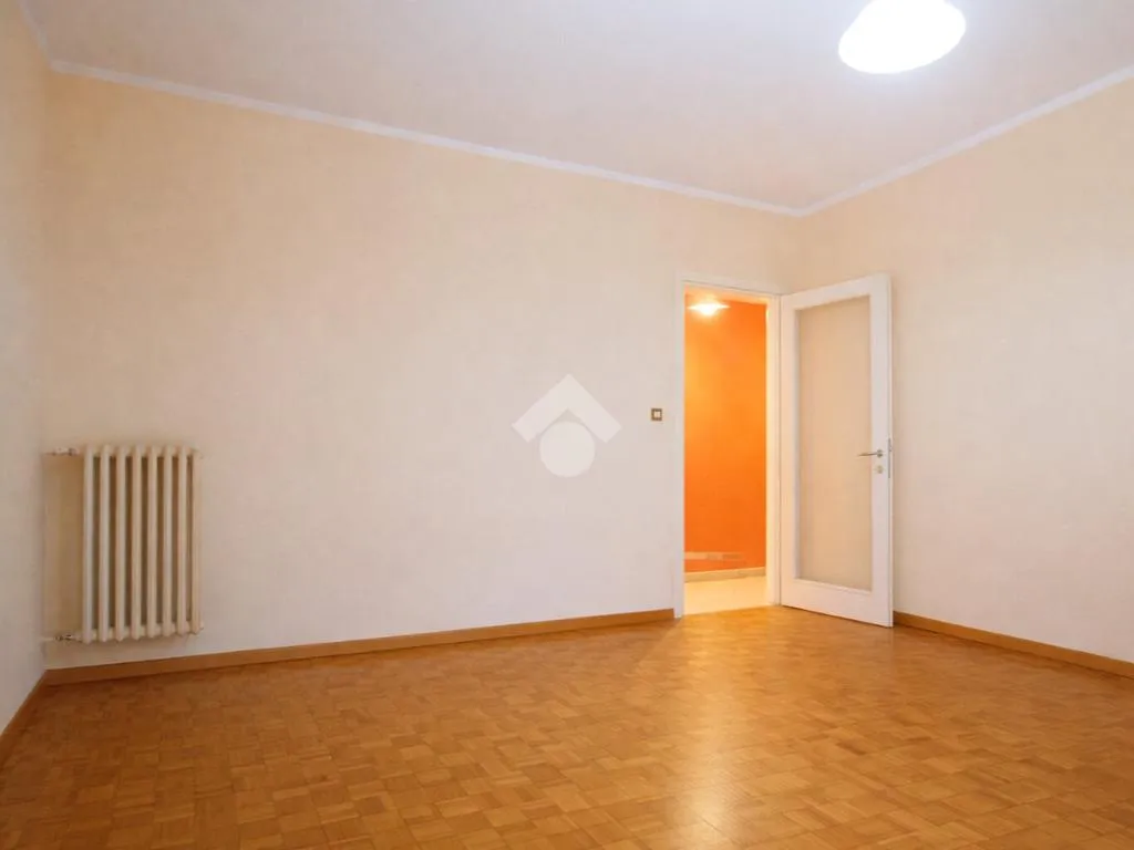 Rooms - Central 4-Bed Apartment with Balcony in Cossato