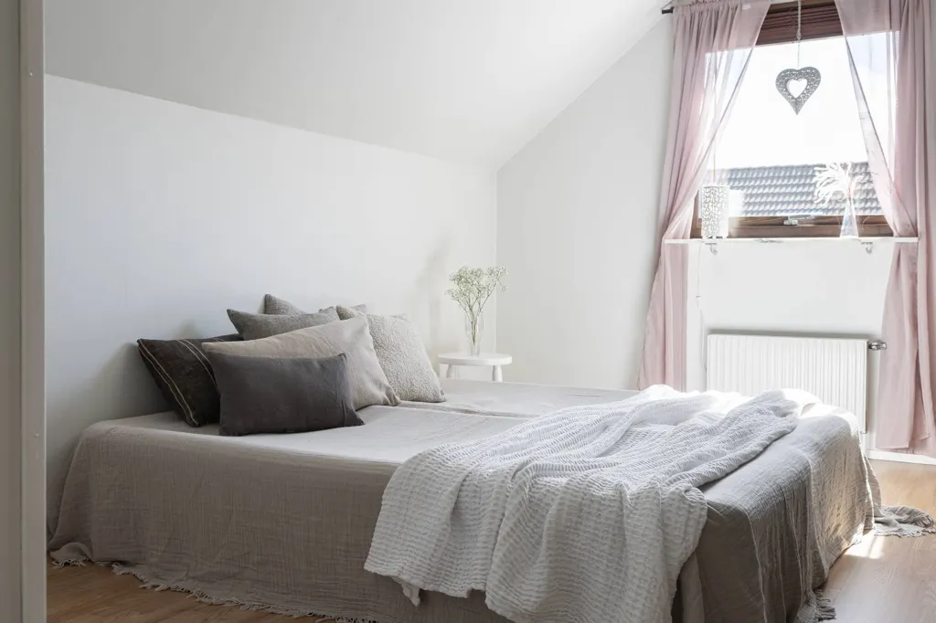 Bedrooms - Villa with Garden in Hässlegården