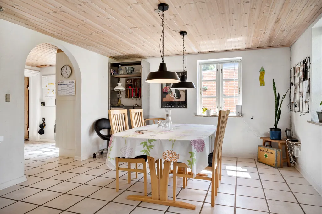 Söögituba - Victorian Villa with Garden in Kjellerup