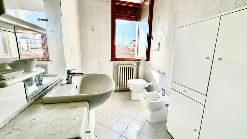 Salles de bain - Spacious 4-Room Apartment in Castelfiorentino