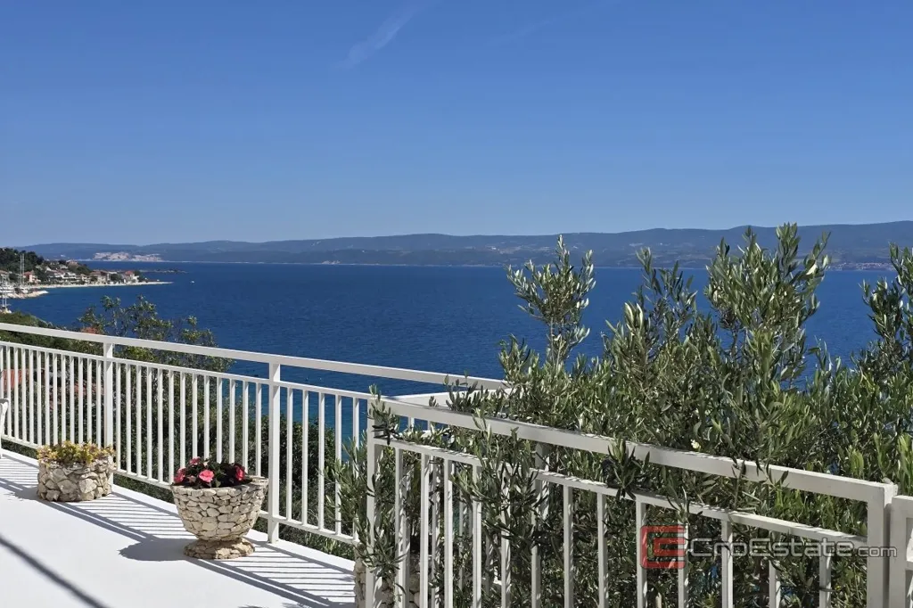 Rõdu - House with Sea View near Omis