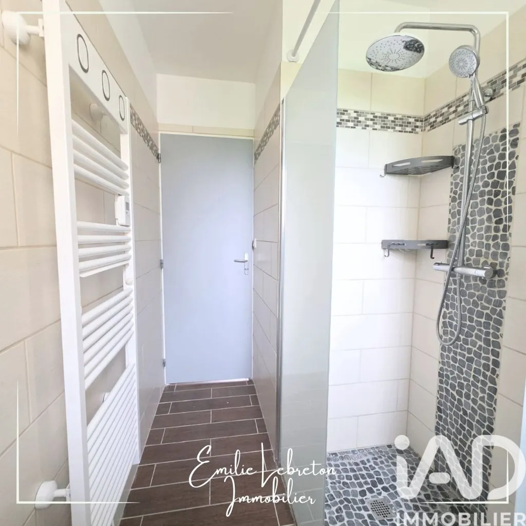 Salles de bain - Maison de Plain-Pied avec Jardin à Le Thil-Riberpré