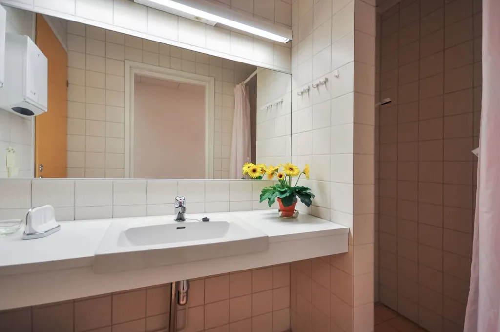 Salles de bain - Commercial Space with District Heating in Ylitornio