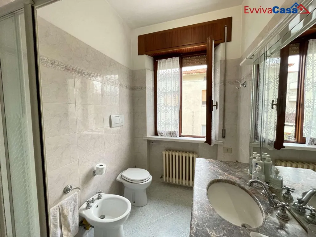 Salles de bain - Spacious Apartment with Balcony in Senigallia