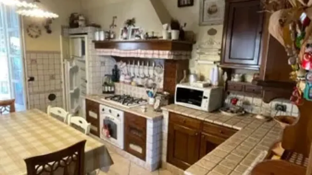 Cuisine - Rustic Villa with Portico in Tortona